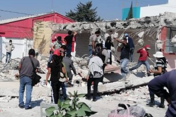 Trifulca en Tecamachalco por demolición de escuela para construir zona comercial