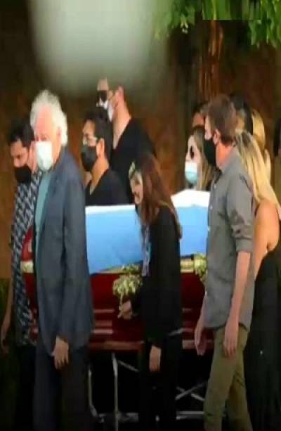 Maradona fue sepultado junto a sus padres en el cementerio Jardín Bella Vista