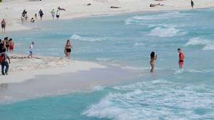 Advierten a turistas por posible infección en Cancún y la Riviera Maya