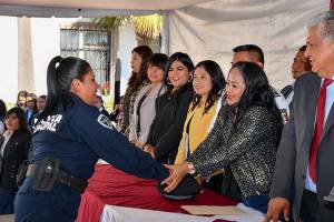 Lupita Daniel reconoce a policías municipales de Cuautlancingo
