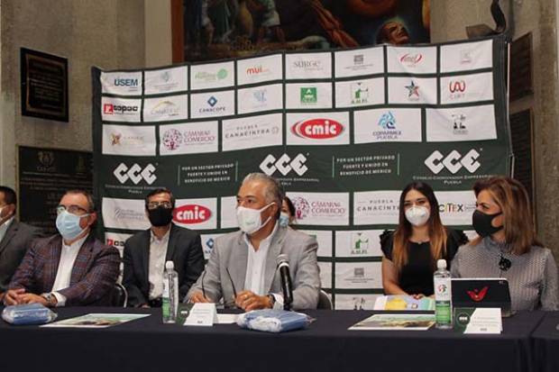 Empresarios de Puebla donan cubrebocas y gel antibacterial