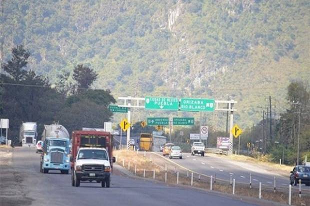 Comando armado robó 16 camionetas de lujo en la autopista Puebla-Veracruz