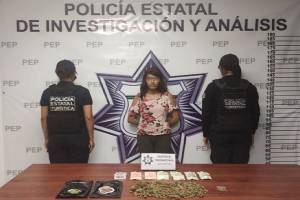 Mujer en posesión de marihuana es detenida en el centro de Puebla