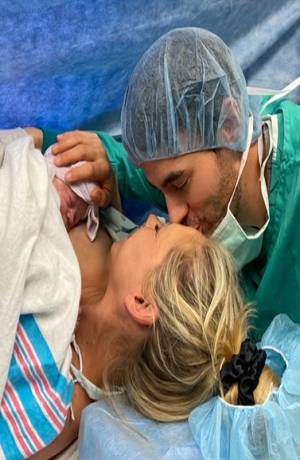 Enrique Iglesias y Anna Kournikova confirman nacimiento de su hija