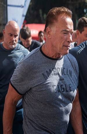 Arnold Schwarzenegger recibió patada por la espalda en evento deportivo en Sudáfrica
