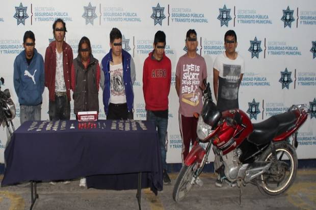 Siete narcomenudistas con más de 100 dosis de droga, detenidos en Puebla