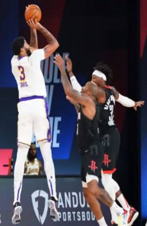 NBA: Lakers se pone a una victoria de la final de conferencia tras derrotar a Rockets