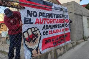 Sindicalizados del Ayuntamiento de Puebla paran labores; protestan por entrega de bases