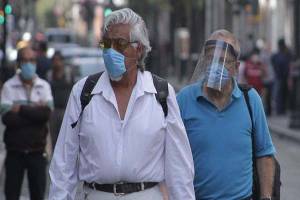 700 adultos mayores enfermos de COVID desde que inició vacunación en Puebla