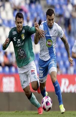 Club Puebla enfrenta a León en el juego de ida de cuartos de final
