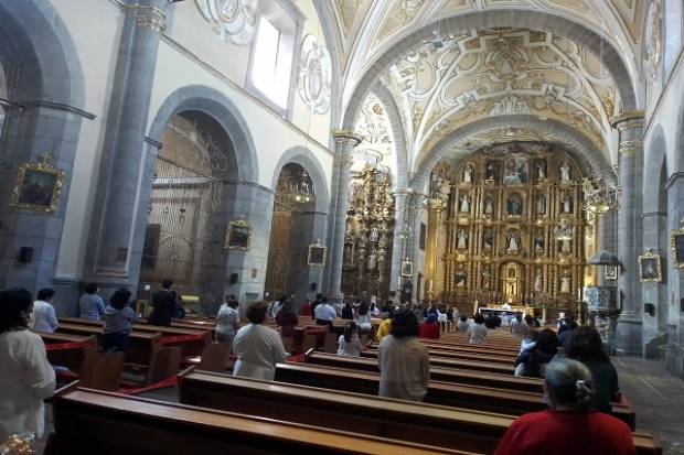 Arquidiócesis de Puebla mantiene medidas sanitarias ante apertura total de templos