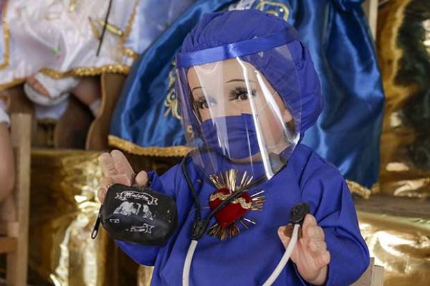 Iglesia pide a fieles no vestir al Niño Dios como &quot;Niño Covid&quot;