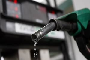 Ni con caída del precio del petróleo bajará el de las gasolinas en México