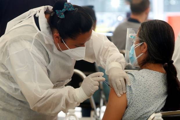 Vacunarán contra COVID a 205 mil personas de 40 y más en la Sierra Norte