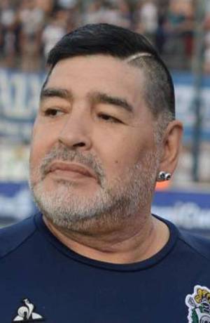 Maradona seguirá en el hospital tras operación cerebral