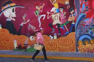FOTOS: Chignahuapan presenta el mural Paseo de Catrinas para Día de Muertos