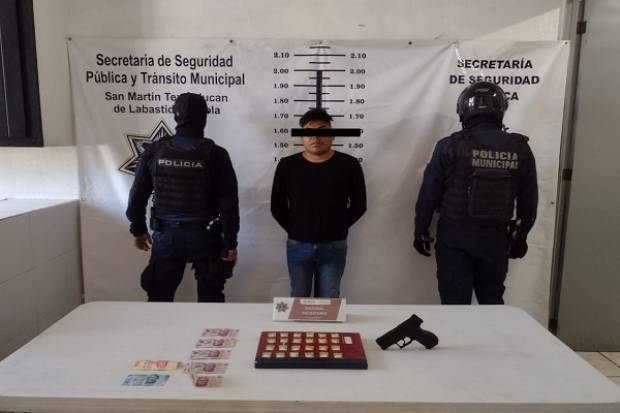 Sujeto es capturado con drogas y arma de fuego en Puebla