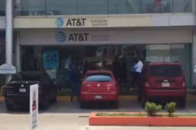 Cacos se llevaron más de 300 mil pesos de AT&amp;T de la colonia López Mateos