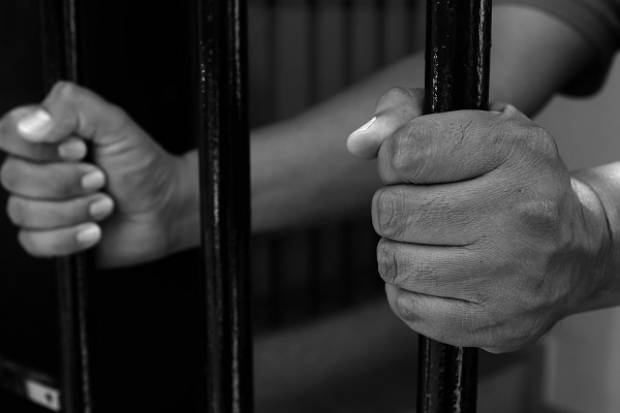 Dan 10 años de cárcel a explotador sexual de una joven de 16 años en Puebla