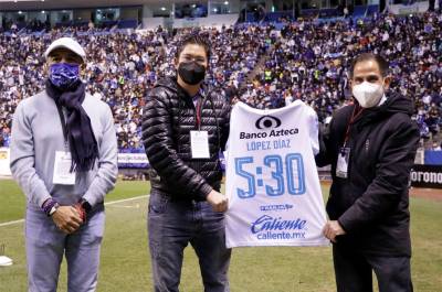 Club Puebla rinde homenaje a Javier López Díaz