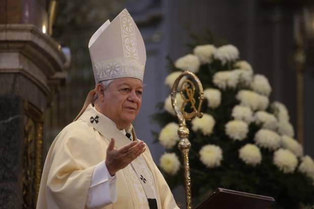 Arzobispo de Puebla felicita a los maestros en su labor de formar valores