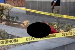 Muerte sorprendió a indigente en parque del centro de Puebla