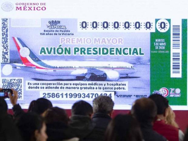 Diputados de Morena cambian ley para rifar el avión presidencial