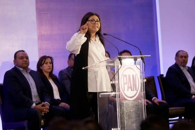 Genoveva Huerta toma posesión del PAN Puebla