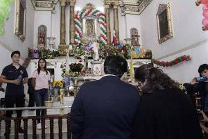 El gobernador Barbosa y su esposa acudieron a La Villita por festejo a La Guadalupana
