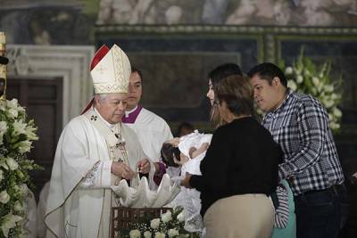 Arzobispo de Puebla celebró bautizo de 23 menores en réplica de la Capilla Sixtina