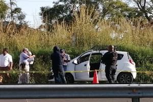 Matan a un hombre y hieren a dos tras balear vehículo en la Vía Atlixcáyotl