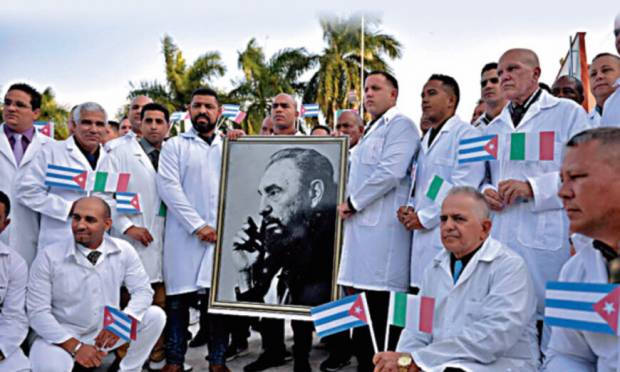 Médicos cubanos enviados como “esclavos” a México, acusan
