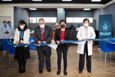 Rectora de la BUAP inaugura la cafetería del Hospital Universitario