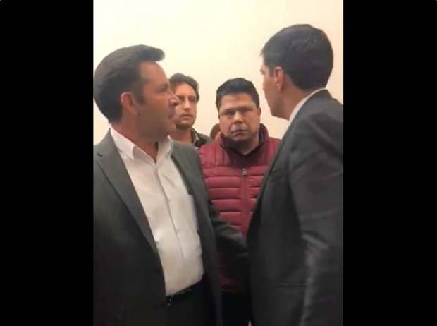 José Juan Espinosa se lió a golpes contra diputado de oposición