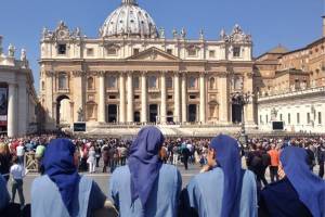 Hijos de sacerdotes enfrentan al Vaticano