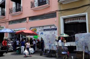 Por ambulantes, en quiebra 300 comercios del centro de Puebla