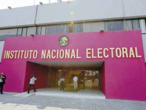 Diputados buscan rotar presidencia del INE; funcionarios se rebelan