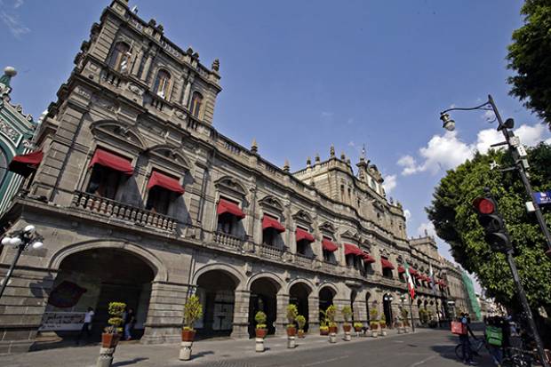 Policías y analistas, los más contagiados de COVID-19 en Ayuntamiento de Puebla
