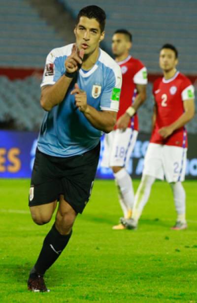 Uruguay inicia eliminatoria con triunfo 2-1 ante Chile