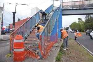 Rehabilitan puentes peatonales en zona metropolitana de Puebla