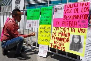 FOTOS: Familiares de mujeres desaparecidas en Puebla se manifiestan en la FGE