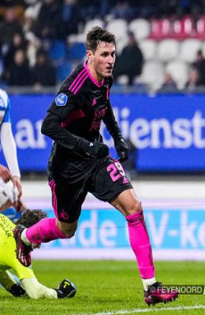 Santi Giménez da el pase a semifinales al Feyenoord en la Copa de Países Bajos