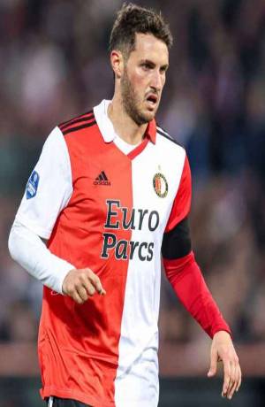 Santi Giménez no jugará con el Feyenoord el arranque de la Champions League