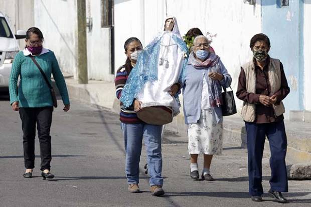 Arzobispo de Puebla encomienda a la Virgen de la Defensa a personal médico