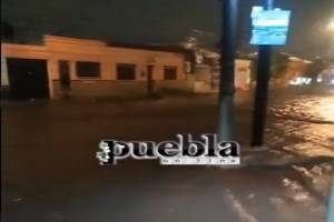 VIDEO: Tormenta eléctrica deja colonias inundadas en Puebla
