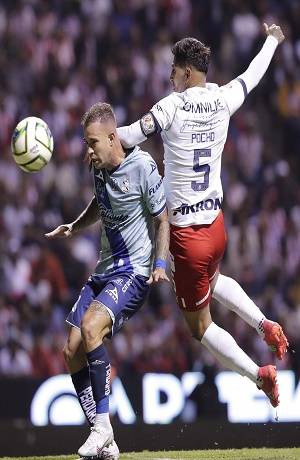 Club Puebla frena racha ganadora de Chivas y se impone 1-0 en el Cuauhtémoc