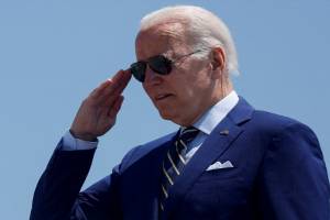 Joe Biden dio positivo a COVID-19; trabajará en aislamiento