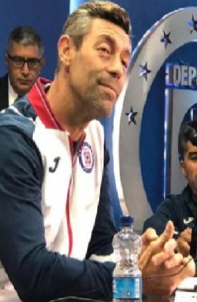 Pedro Caixinha se queda en Cruz Azul; acusa fake news alrededor de su equipo
