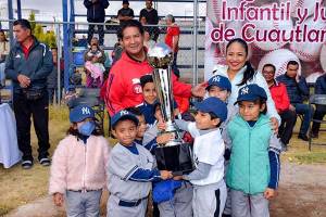 Lupita Daniel inaugura el Tercer Torneo de Béisbol Primavera 2020 de la Liga Infantil y Juvenil de Cuautlancingo