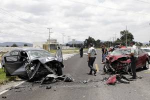Tres lesionados, saldo de colisión de vehículos en Tepatlaxco